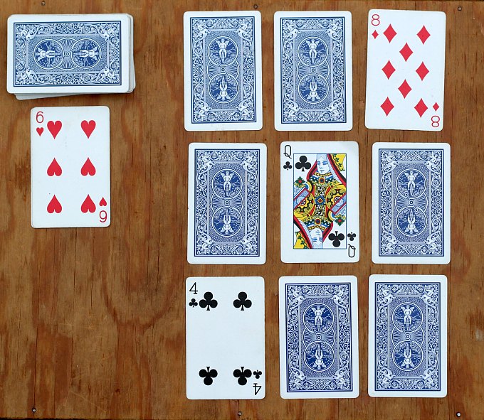 Opening layout of golf card game