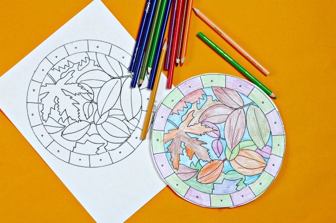 Leaf suncatcher coloring page and free printable template for a suncatcher