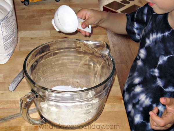 Measuring to make play dough. Practical science and math activity for preschoolers.